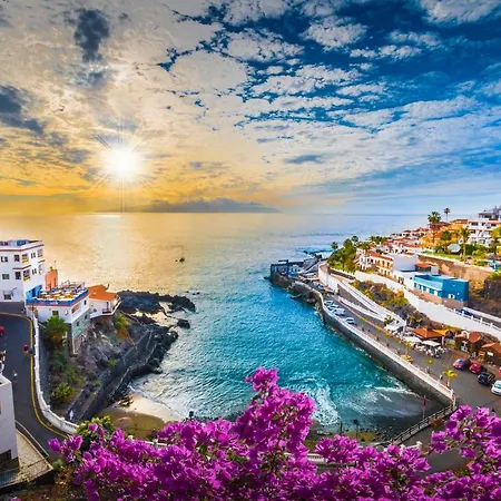 Modern Family In The Sun * Puerto de Santiago (Tenerife)